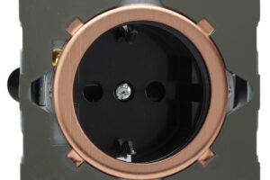 Sorolható süllyesztett Schuko dugaszoló aljzat - szálcsiszolt vörösréz/fekete